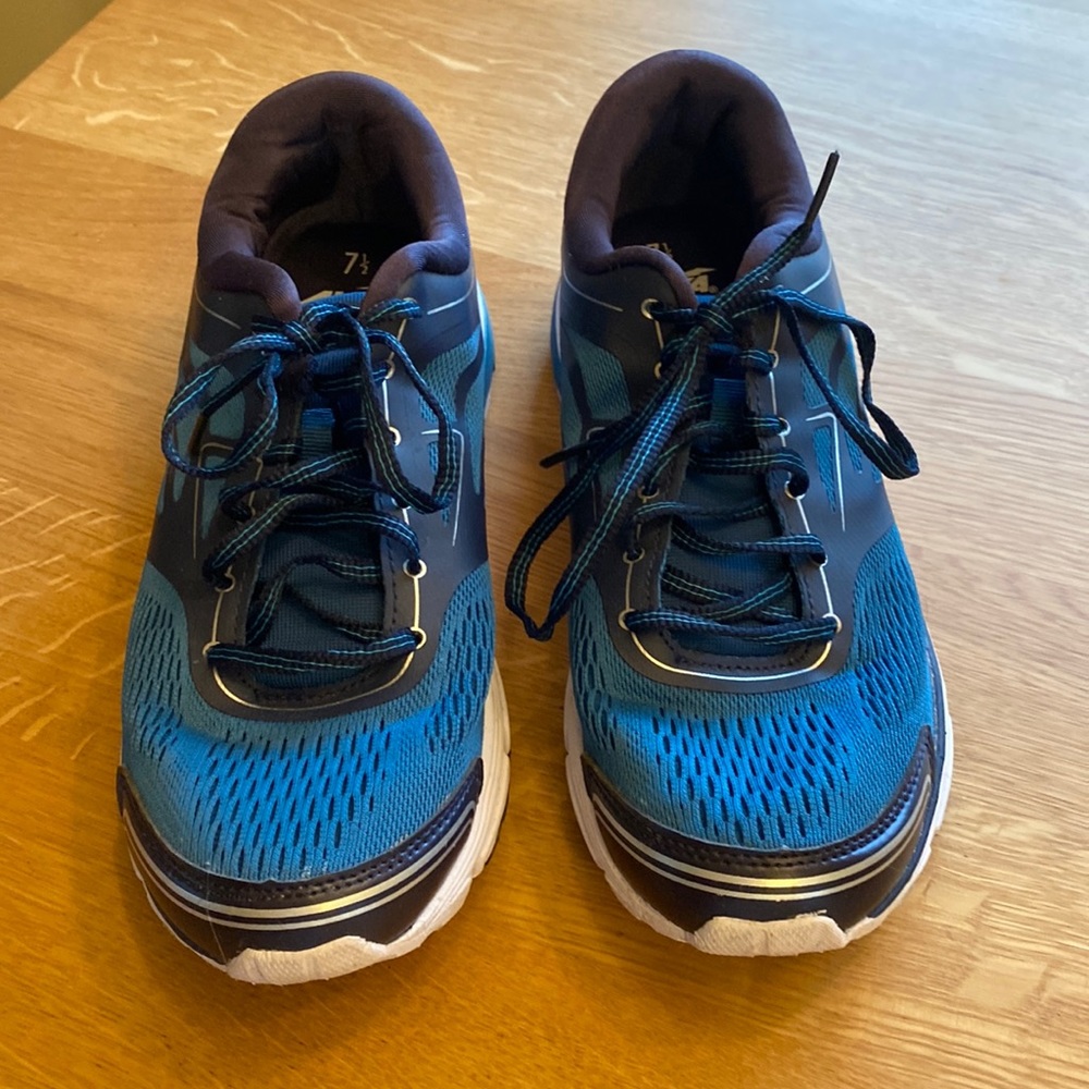 Women’s gently worn running shoes made by Avia. Size 7 1/2